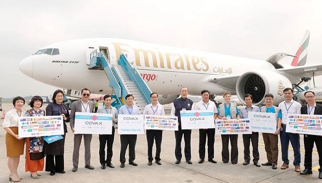 由COVAX資助的首批AZ疫苗今早已運抵越南 越南財經 越南新聞