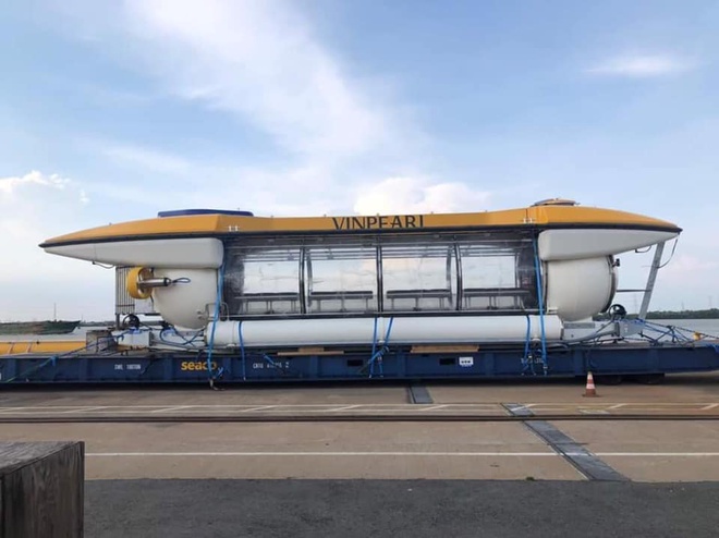 Vingroup訂購的觀光潛艇運抵芽莊