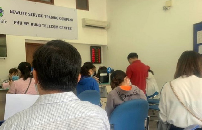 New Life公司在與居民開會