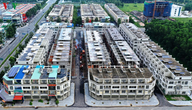 平陽新市鎮上百間別墅被廢棄