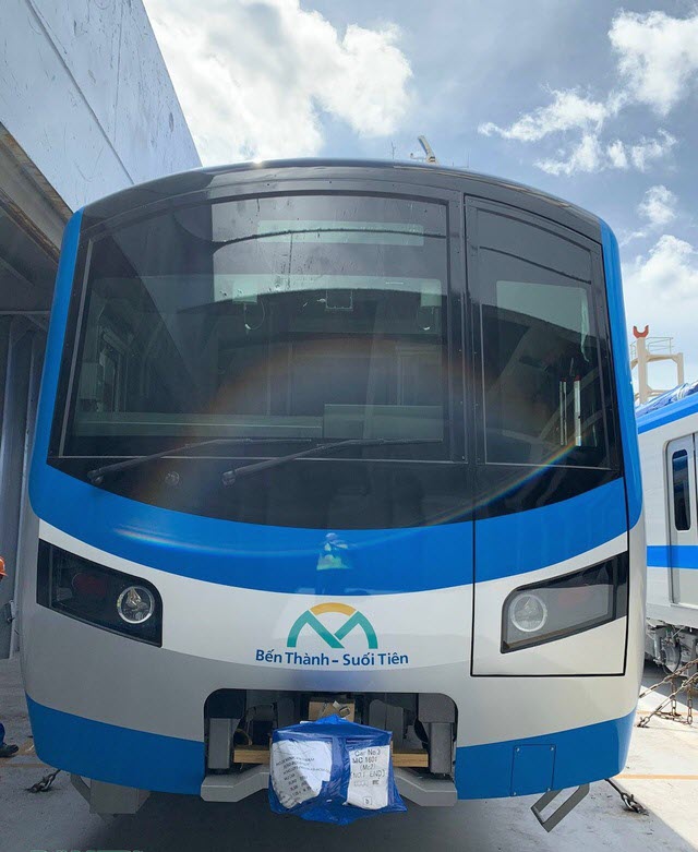 HCMC捷運1號線第一輛列車運抵胡志明市