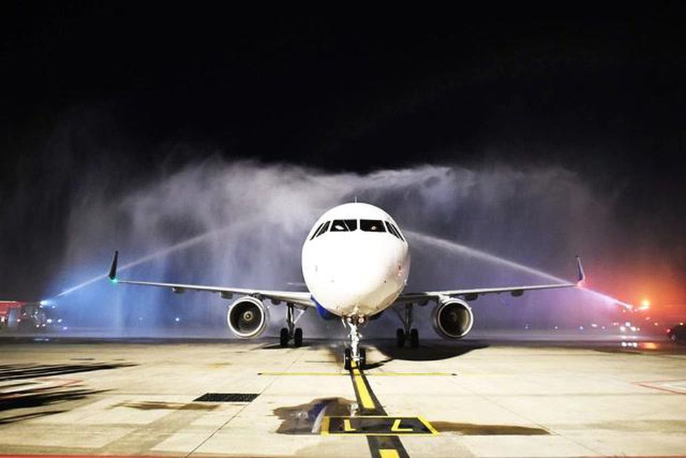 新闻联播-越南投资,越南私募基金,Vietravel Airlines的第一架客机是Airbus A321CEO，Airbus A321CEO的最大航程为5,950千米，机身长度为44.51,越南证券,越南美女,(1)