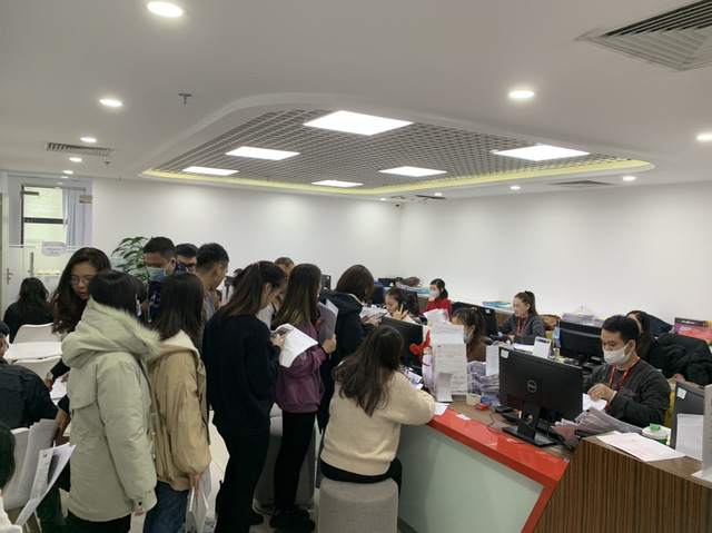 VN-Index逼近歷史高點 投資人蜂擁開戶 越南財經 越南新聞