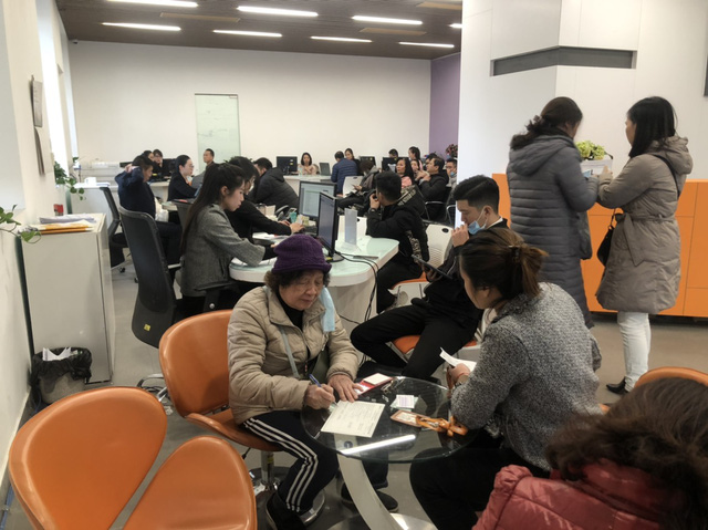 VN-Index逼近歷史高點 投資人蜂擁開戶  越南財經 越南新聞