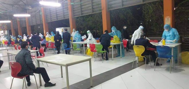 FPT大學將購買10萬劑疫苗給學校師生施打 越南財經 越南新聞