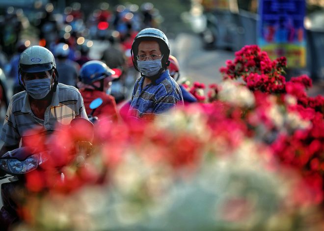 胡志明市工商廳呼籲民眾「搶救」賣花人 越南財經 越南新聞