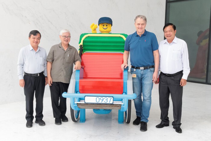 丹麥樂高集團斥資超過10美元在平陽興建的工廠準備落成 越南玩具市場 越南不動產 越南商機 越南樂高製造公司 越南玩具業